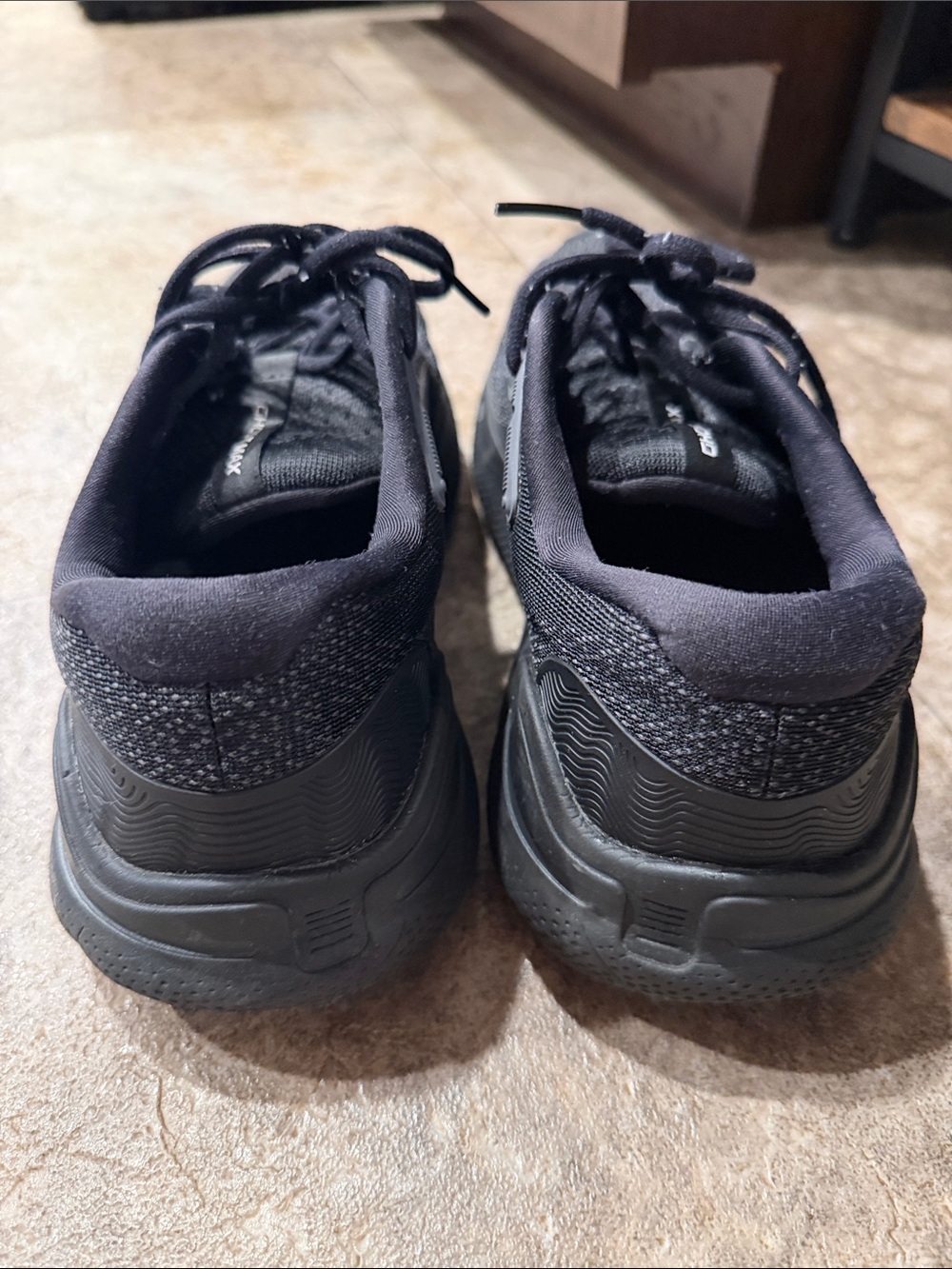 Brooks - Picture 4 of 4
